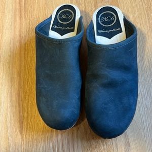 Navy blue clogs with low platform
